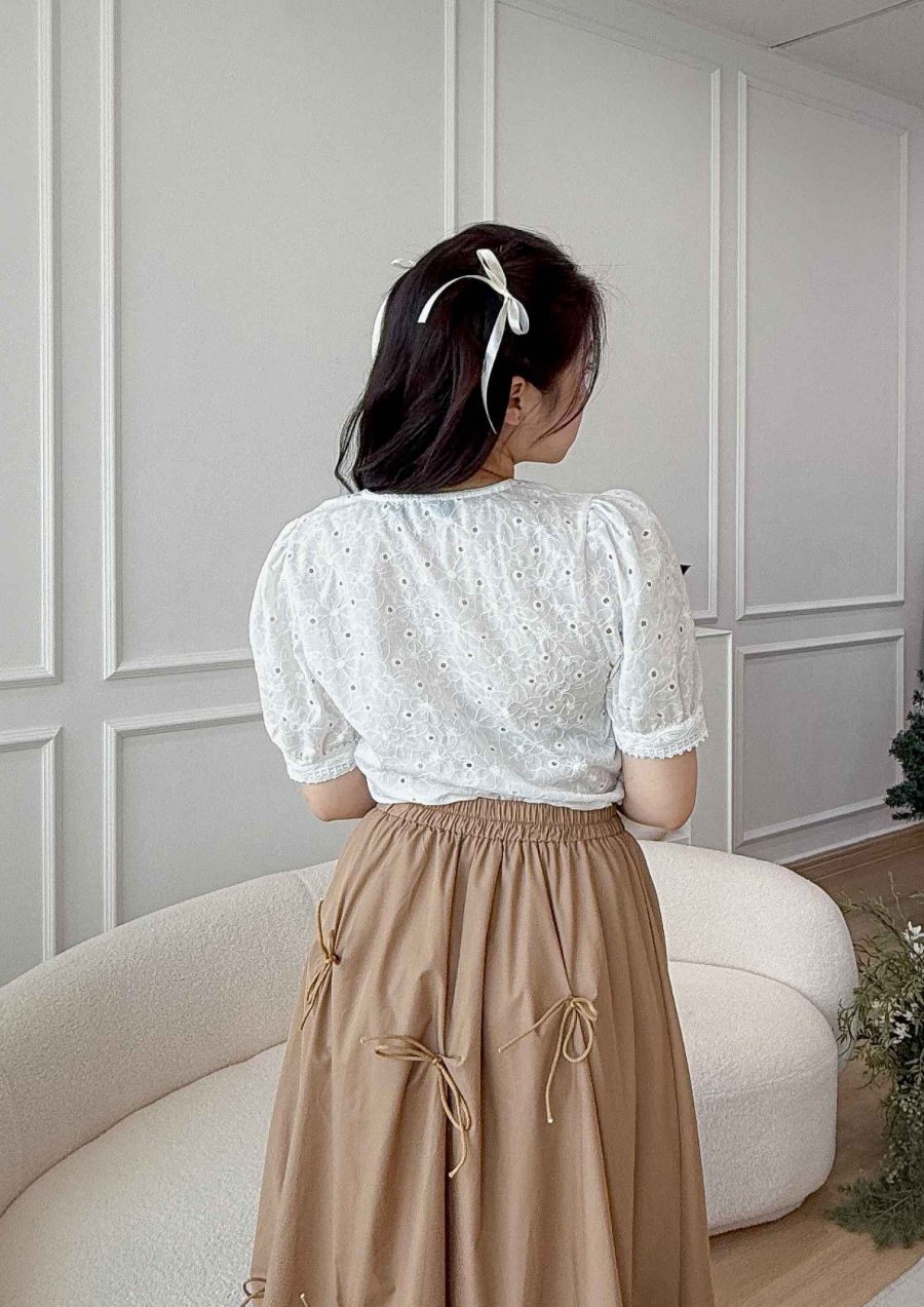 V-neck Lace Trim Puff Sleeve Top - Image 3